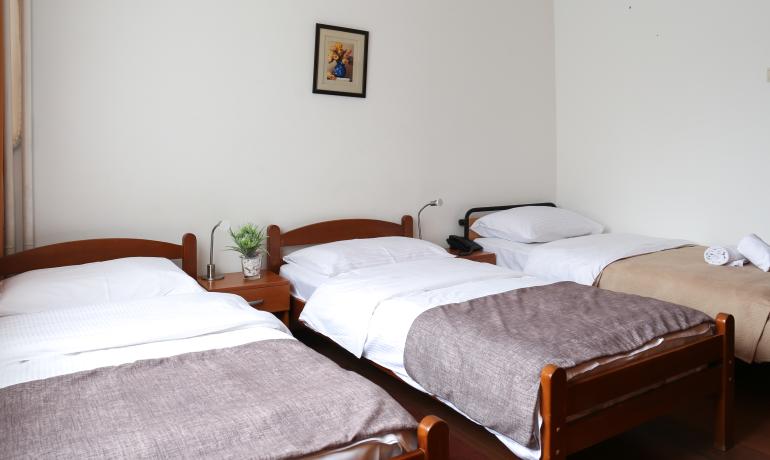 Dvokrevetna soba sa pomoćnim ležajem