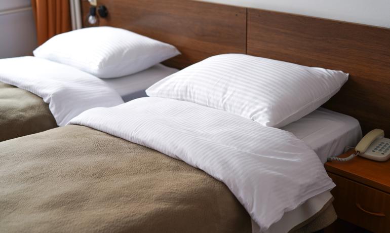 Dvokrevetna soba sa razdvojenim ležajevima