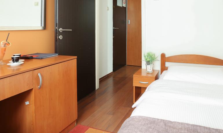 Economy jednokrevetna soba sa pomoćnim ležajem